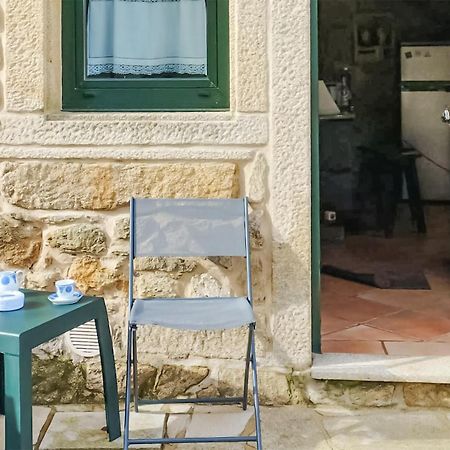 2 Bedroom Amazing Home In Muros Esterno foto