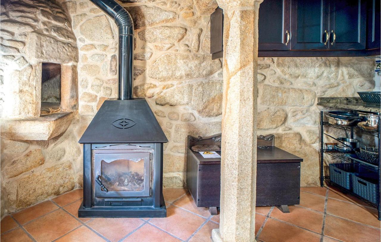 2 Bedroom Amazing Home In Muros Esterno foto